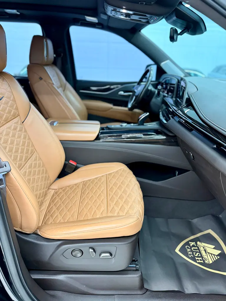 2022 Cadillac Escalade Sport Platinum | GCC Specs | Top of the Range - Image 11
