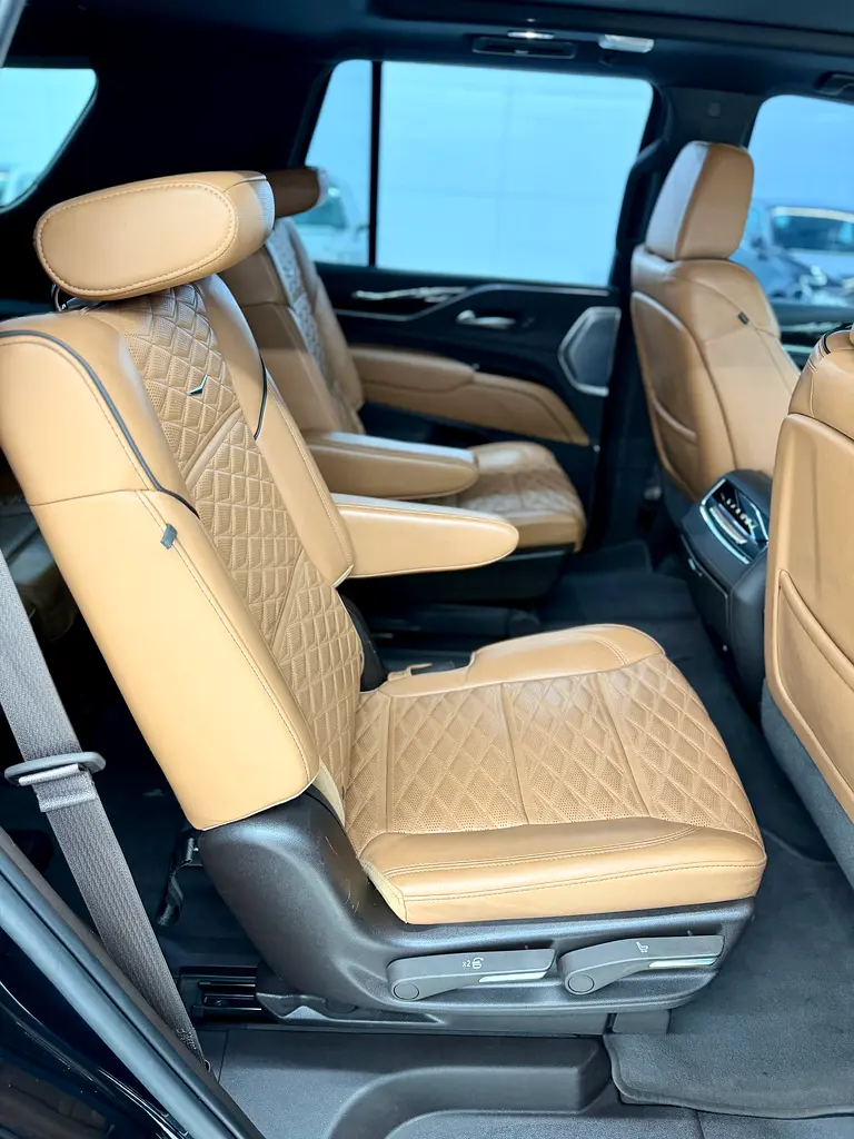 2022 Cadillac Escalade Sport Platinum | GCC Specs | Top of the Range - Image 12