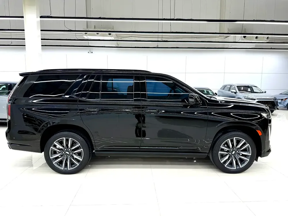 2022 Cadillac Escalade Sport Platinum | GCC Specs | Top of the Range - Image 4