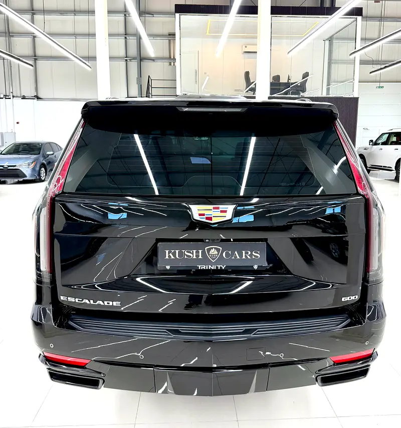 2022 Cadillac Escalade Sport Platinum | GCC Specs | Top of the Range - Image 6