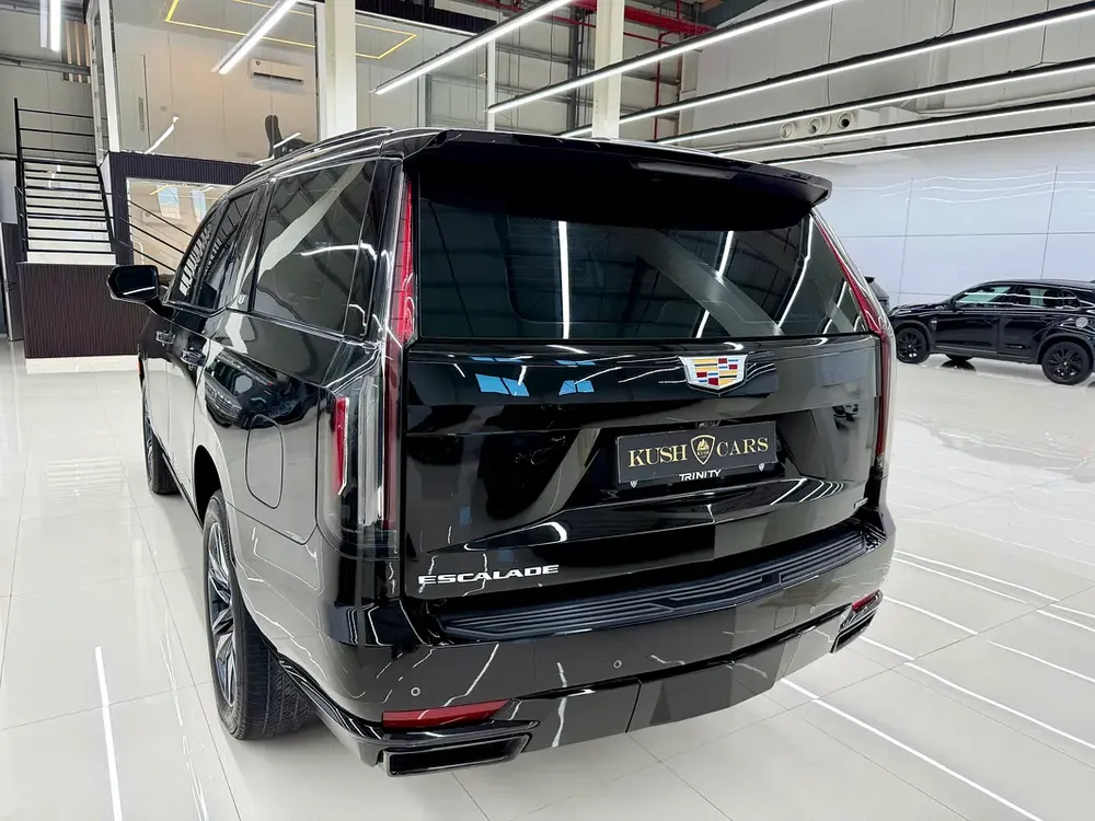 2022 Cadillac Escalade Sport Platinum | GCC Specs | Top of the Range - Image 7