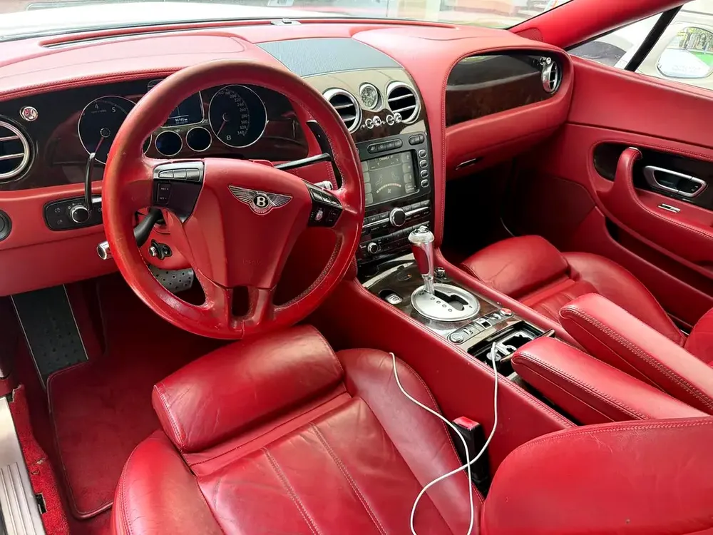 Bentley Continental GTC 2011 | GCC Specs | Pristine Condition - Image 4
