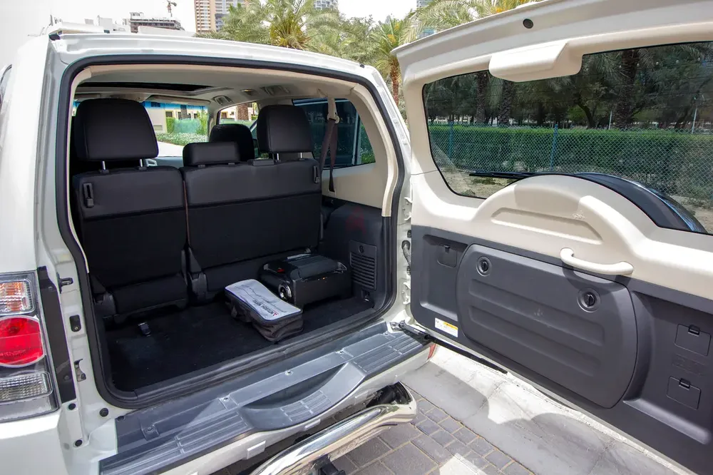 Mitsubishi Pajero GLS 3 Door - Image 12