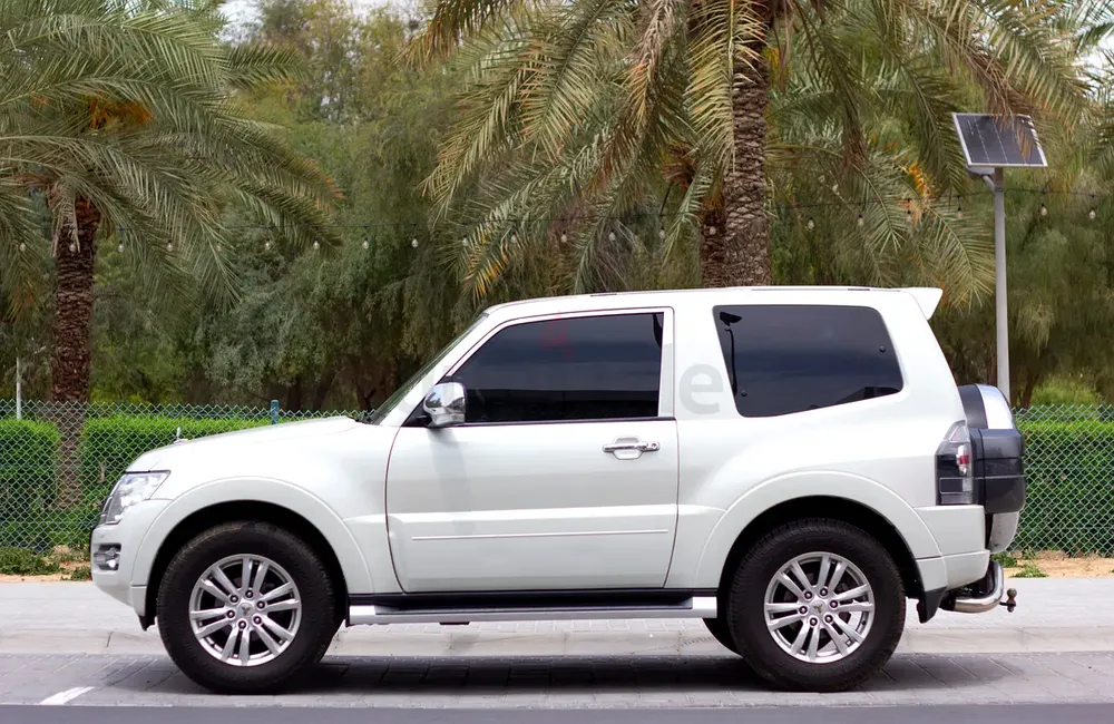 Mitsubishi Pajero GLS 3 Door - Image 6