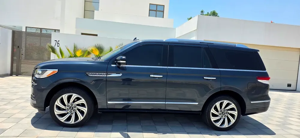 2022-Lincolon Navigator-Full option-Excellent Condition-Under Warranty and Service Contract - Image 6
