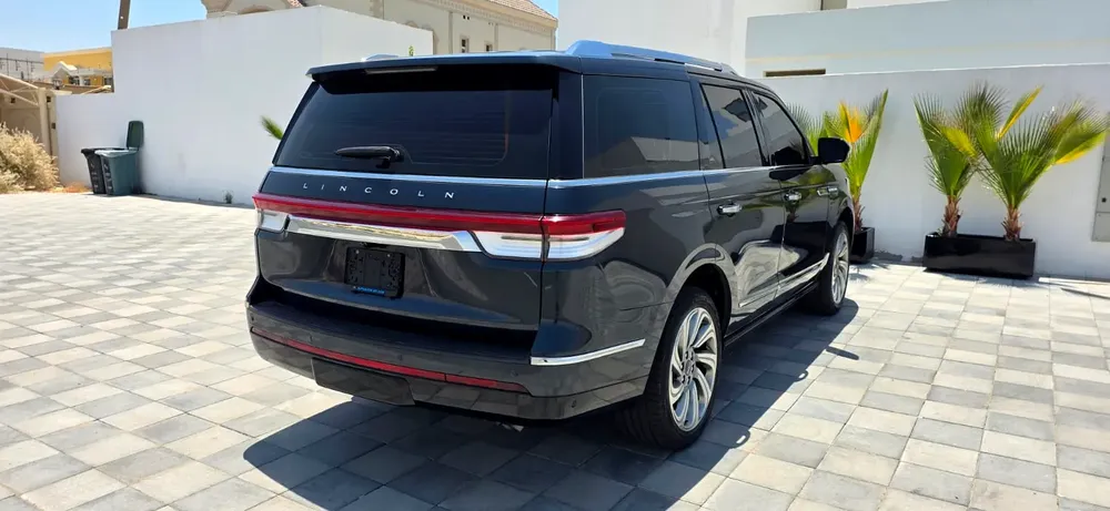 2022-Lincolon Navigator-Full option-Excellent Condition-Under Warranty and Service Contract - Image 7