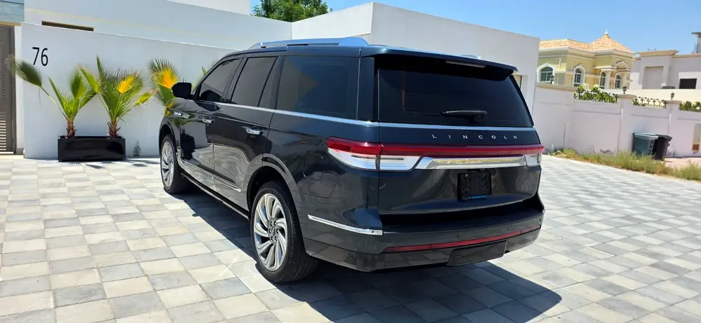 2022-Lincolon Navigator-Full option-Excellent Condition-Under Warranty and Service Contract - Image 9