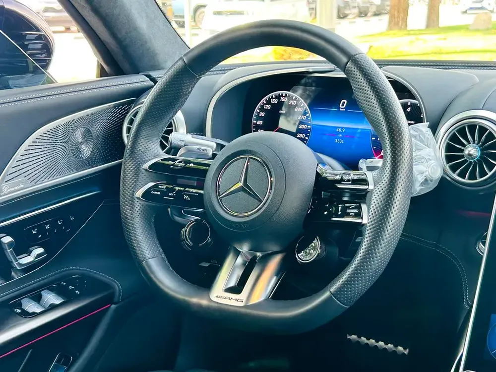 BENZ SL63 AMG - 2024 - 3300KM - LIKE BRAND NEW - FRESH JAPAN IMPORT - Image 15