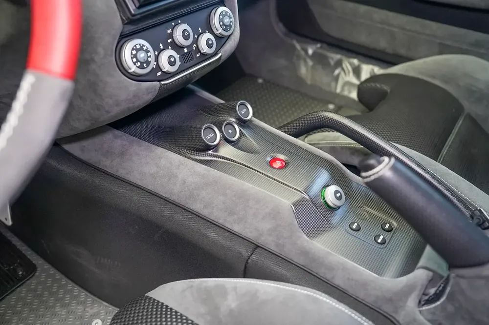 599 GTO | 1 OF 599 | SPECIAL ORDER INTERIOR | BIANCO AVUS | VERY LOW MILEAGE - Image 11