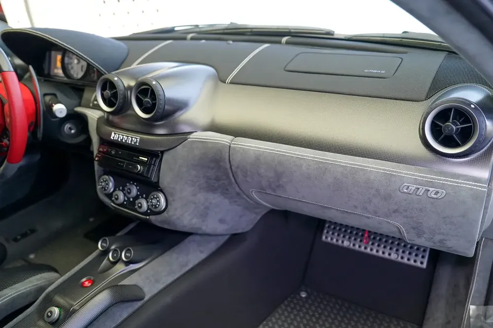 599 GTO | 1 OF 599 | SPECIAL ORDER INTERIOR | BIANCO AVUS | VERY LOW MILEAGE - Image 13