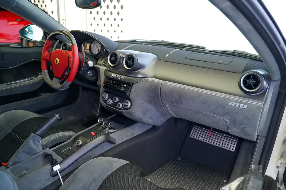 599 GTO | 1 OF 599 | SPECIAL ORDER INTERIOR | BIANCO AVUS | VERY LOW MILEAGE - Image 15
