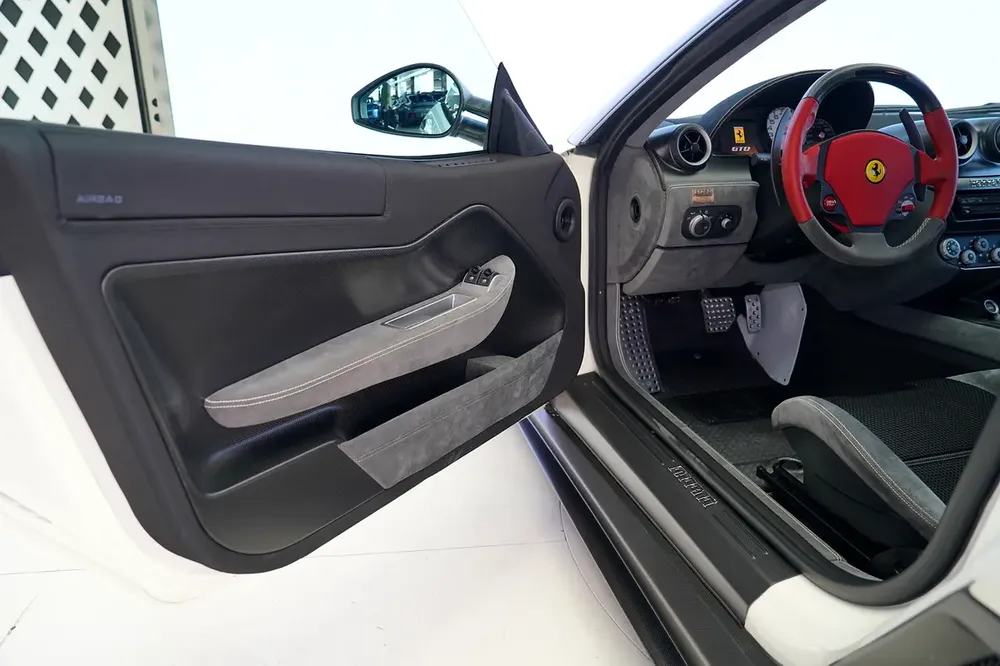 599 GTO | 1 OF 599 | SPECIAL ORDER INTERIOR | BIANCO AVUS | VERY LOW MILEAGE - Image 6