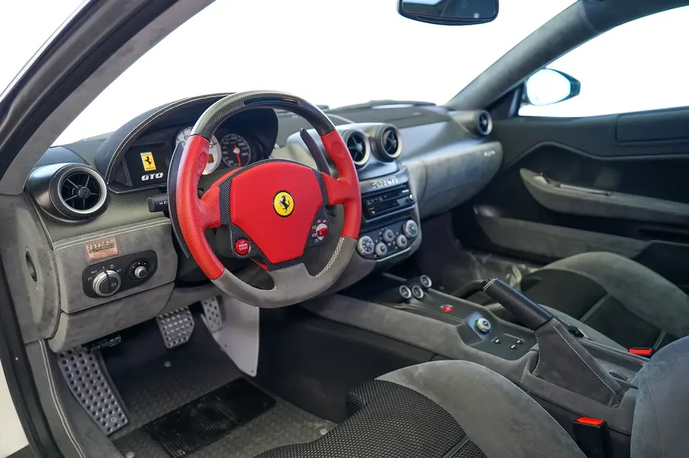599 GTO | 1 OF 599 | SPECIAL ORDER INTERIOR | BIANCO AVUS | VERY LOW MILEAGE - Image 7