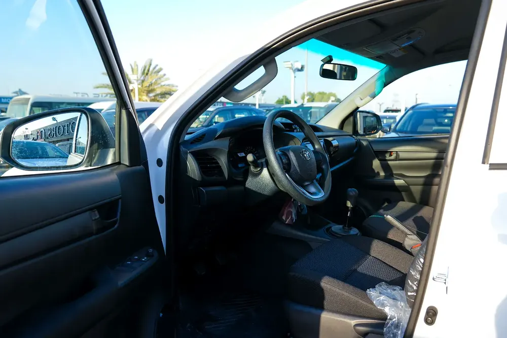 Toyota Hilux 2.4 Double Cab Manual DLX 2026 GCC Specs - Image 11
