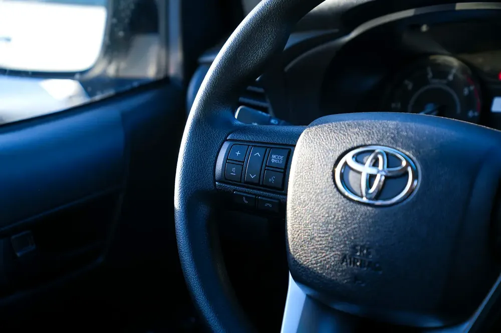 Toyota Hilux 2.4 Double Cab Manual DLX 2026 GCC Specs - Image 16