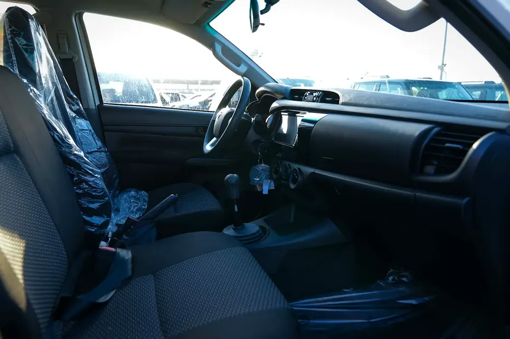 Toyota Hilux 2.4 Double Cab Manual DLX 2026 GCC Specs - Image 18