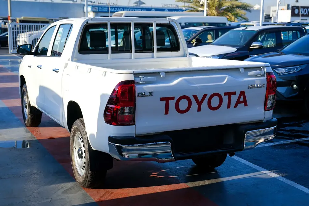 Toyota Hilux 2.4 Double Cab Manual DLX 2026 GCC Specs - Image 6
