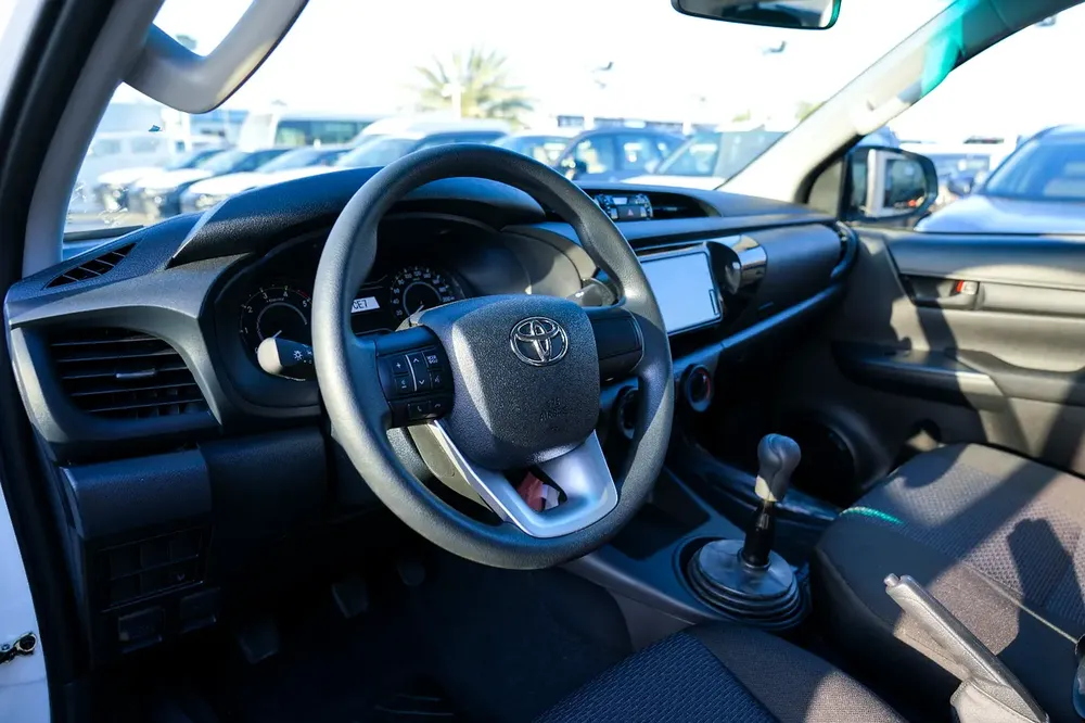 Toyota Hilux 2.4 Double Cab Manual DLX 2026 GCC Specs - Image 9