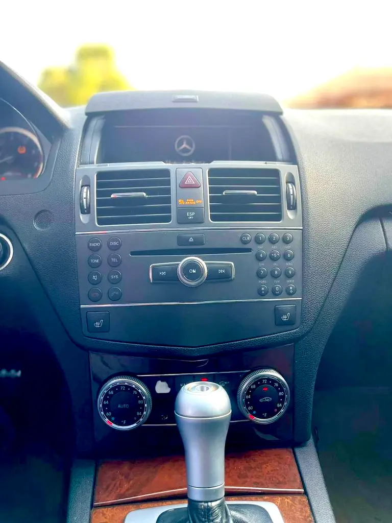 Mercedes c300 4matic clean title - Image 12