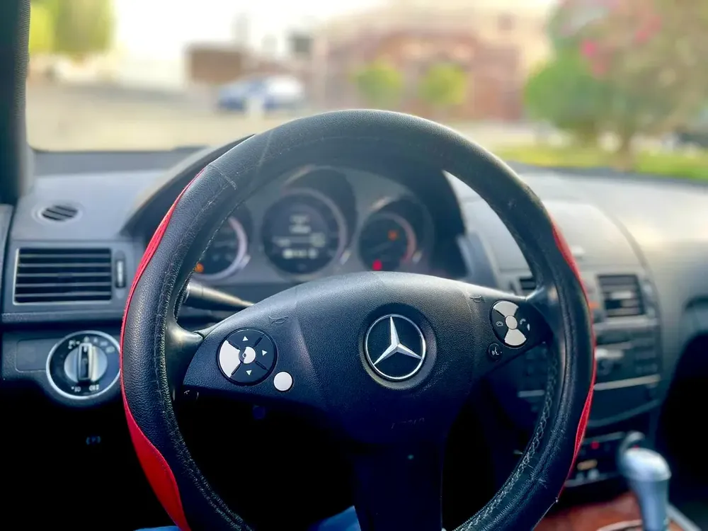 Mercedes c300 4matic clean title - Image 14