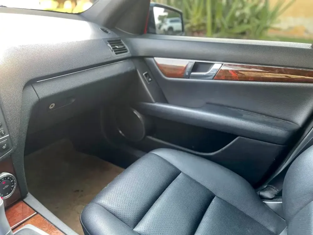 Mercedes c300 4matic clean title - Image 9