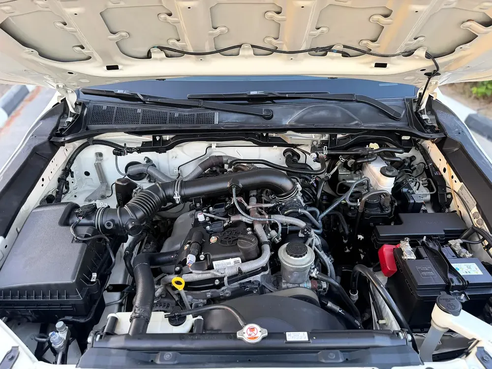 Toyota Hilux Double Cab GL 2022 | GCC Specs | Low Mileage | Accident free | Original paint - Image 12
