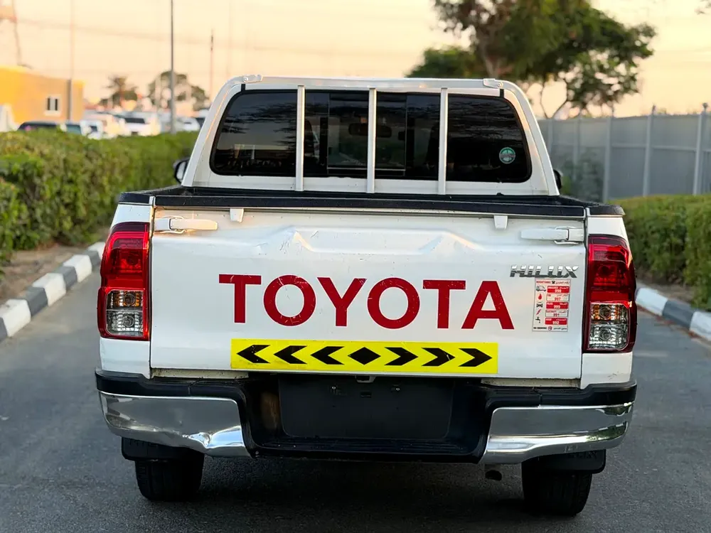 Toyota Hilux Double Cab GL 2022 | GCC Specs | Low Mileage | Accident free | Original paint - Image 6