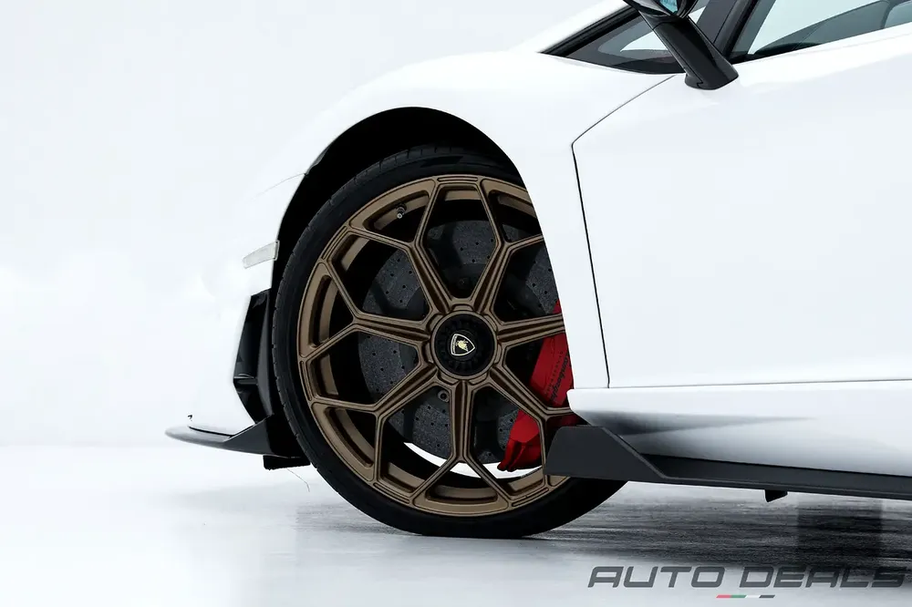 2019 Lamborghini Aventador SVJ Coupe | GCC - Service Contract - Extremely Low Mileage | 6.5L V12 - Image 9