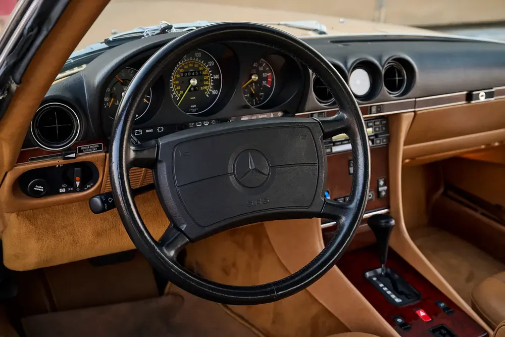 Mercedes-Benz 560 SL - Image 10