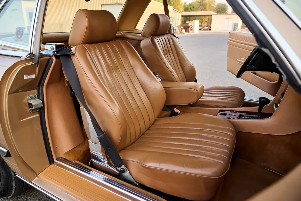 Mercedes-Benz 560 SL - Image 11
