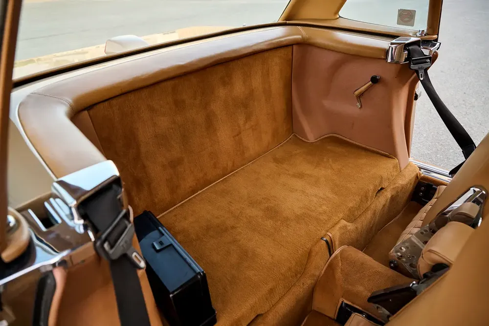 Mercedes-Benz 560 SL - Image 15