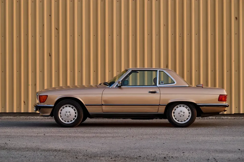 Mercedes-Benz 560 SL - Image 9