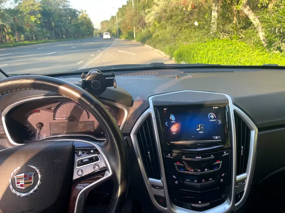 Urgent sale leaving the country ! Cadillac SRX Liberty 2013 GCC Specs - Image 4