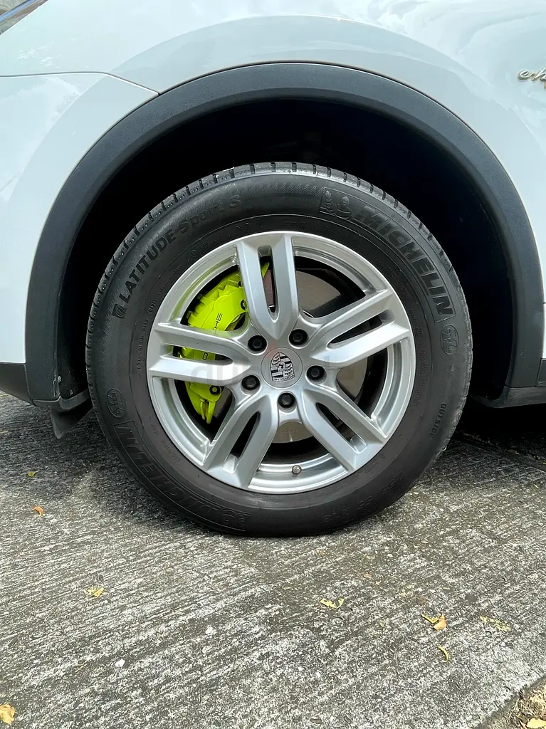 Porsche Cayenne E-Hybrid with Porsche Warranty - Image 8
