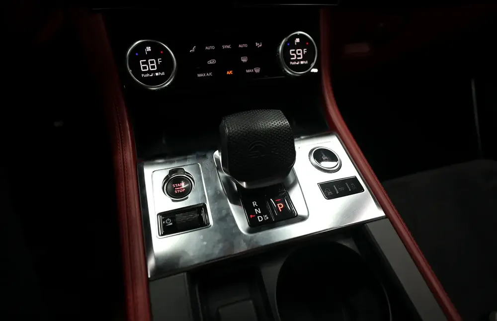 Jaguar F-Pace SVR 2023 Supercharged Ref#A704142 - Image 10