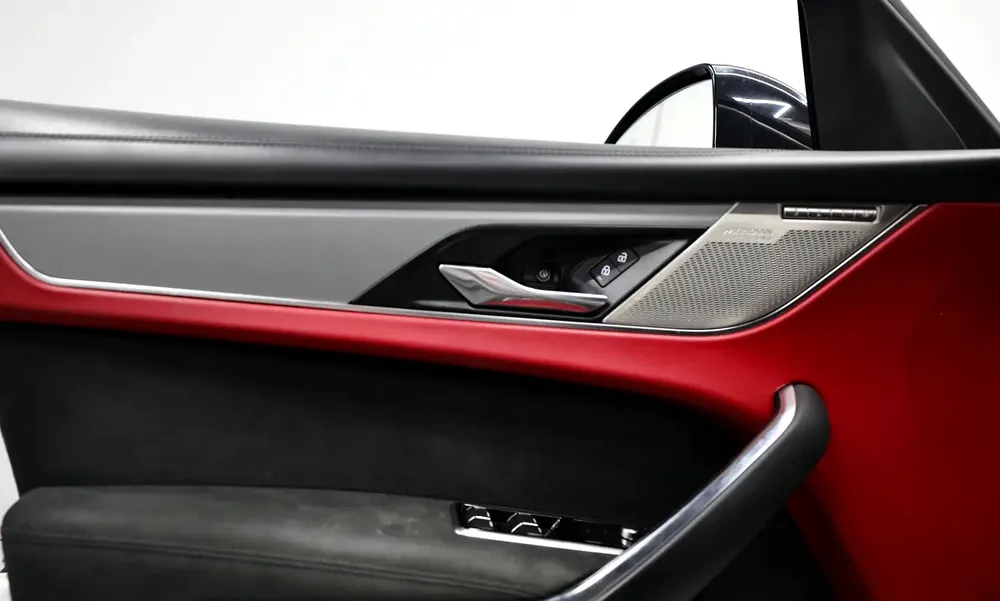 Jaguar F-Pace SVR 2023 Supercharged Ref#A704142 - Image 9