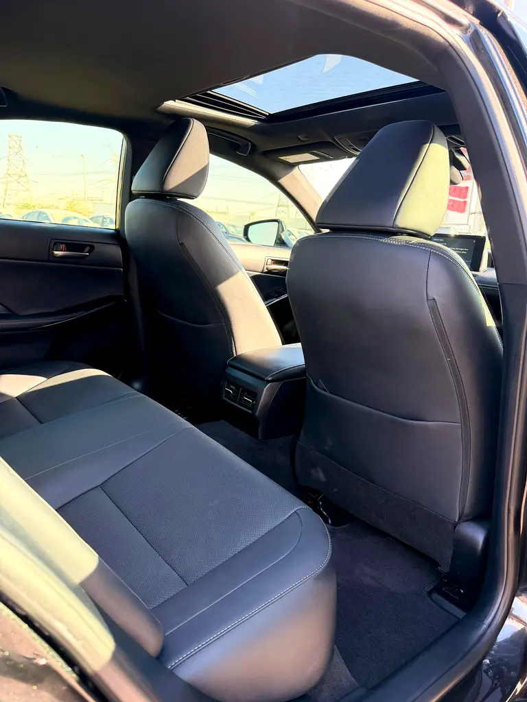 2024 Lexus IS 300 - Pristine Condition - WELL MAINTAINED - Image 10