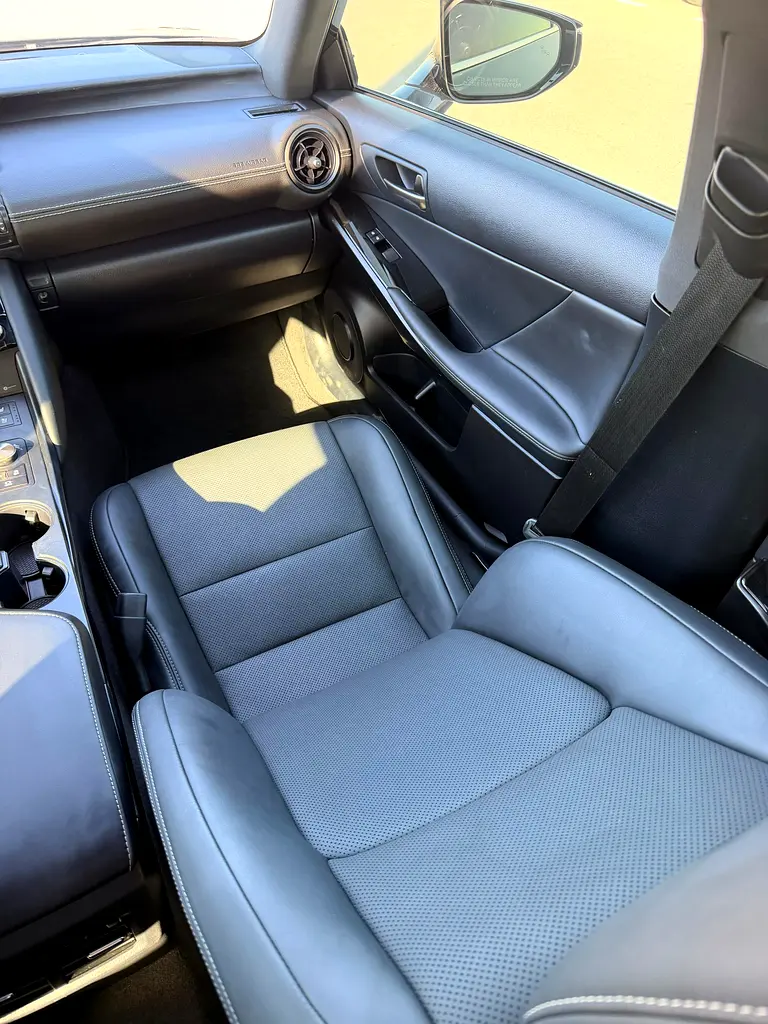 2024 Lexus IS 300 - Pristine Condition - WELL MAINTAINED - Image 12