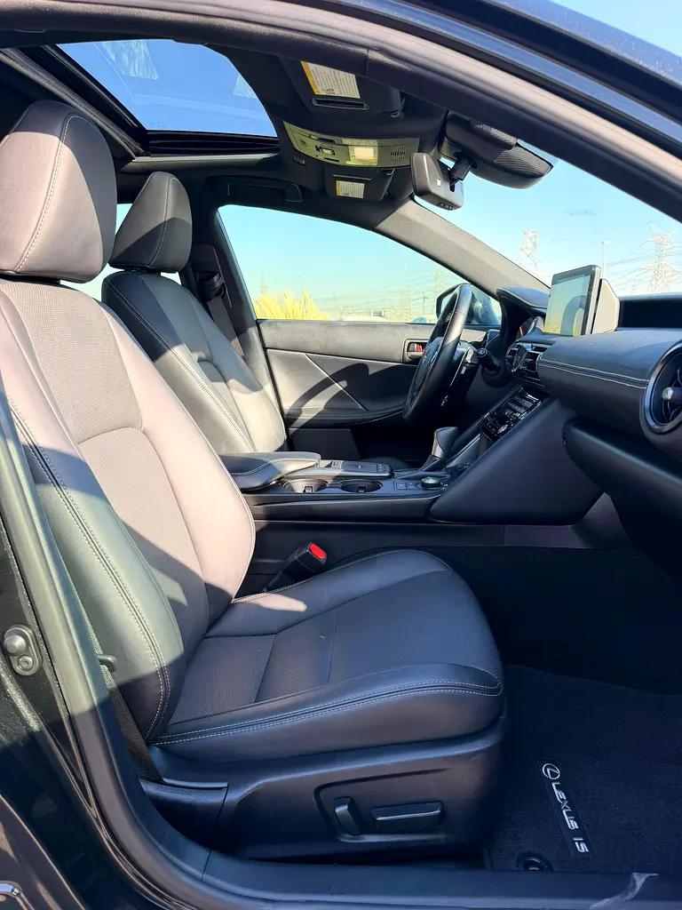 2024 Lexus IS 300 - Pristine Condition - WELL MAINTAINED - Image 7