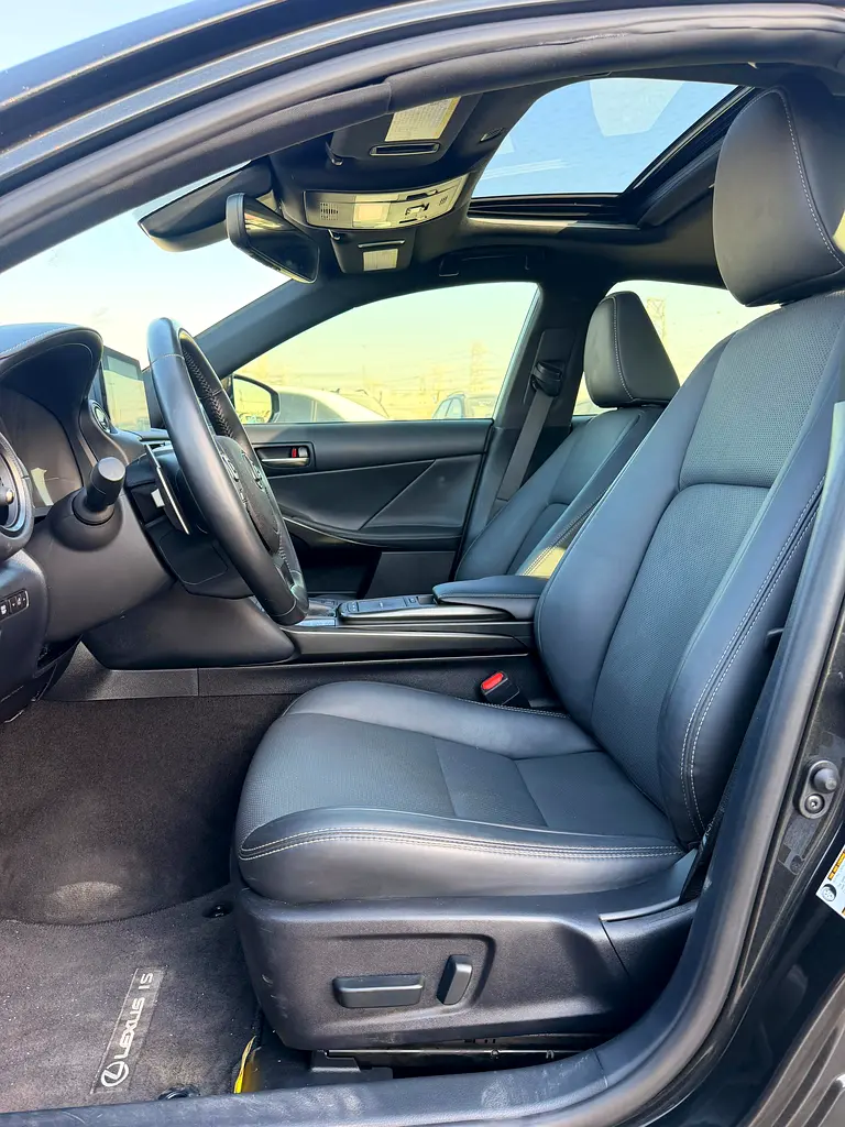 2024 Lexus IS 300 - Pristine Condition - WELL MAINTAINED - Image 9