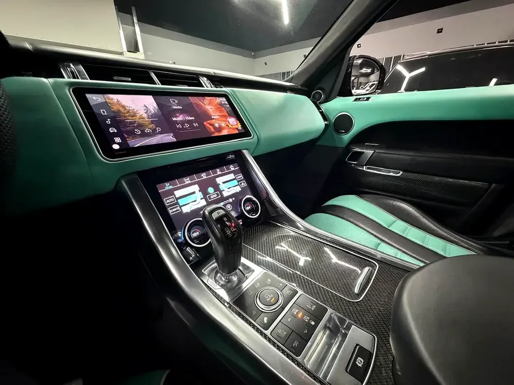 Land Rover Range Rover Sport SVR GCC Specs - Image 12