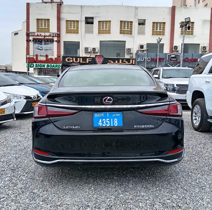 Lexus ES 300 h,  2020, GCC. - Image 4