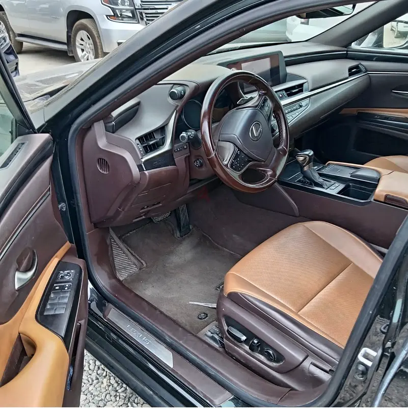 Lexus ES 300 h,  2020, GCC. - Image 6