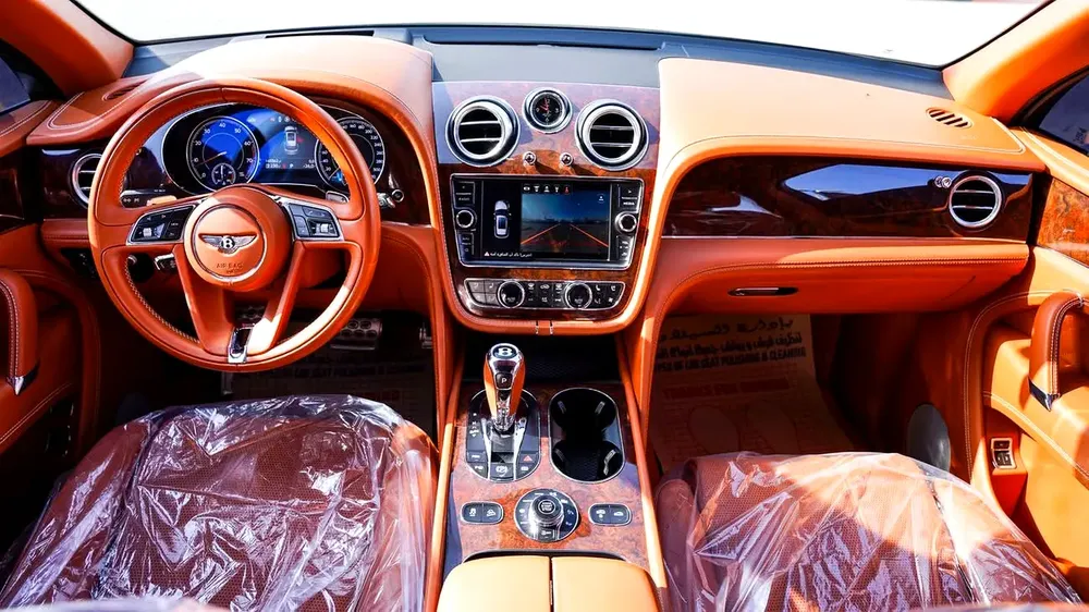 Bentley Bentayga, Gulf, original paint, original checks, in excellent condition - Image 11