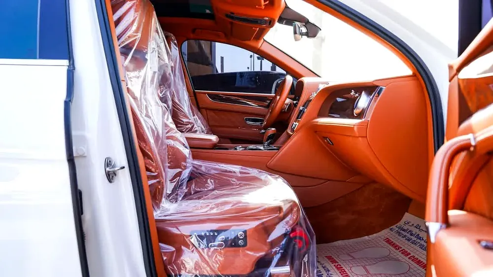 Bentley Bentayga, Gulf, original paint, original checks, in excellent condition - Image 13