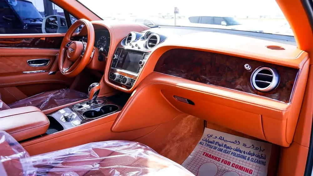 Bentley Bentayga, Gulf, original paint, original checks, in excellent condition - Image 16