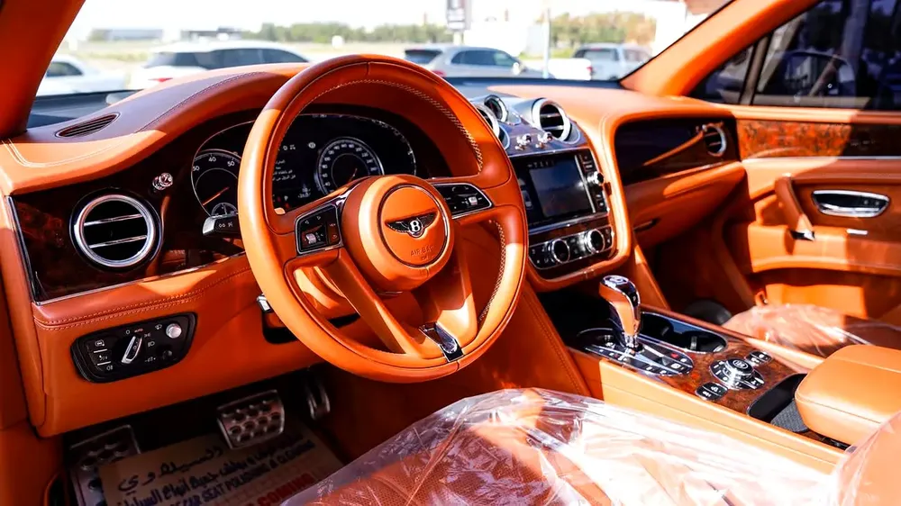 Bentley Bentayga, Gulf, original paint, original checks, in excellent condition - Image 7