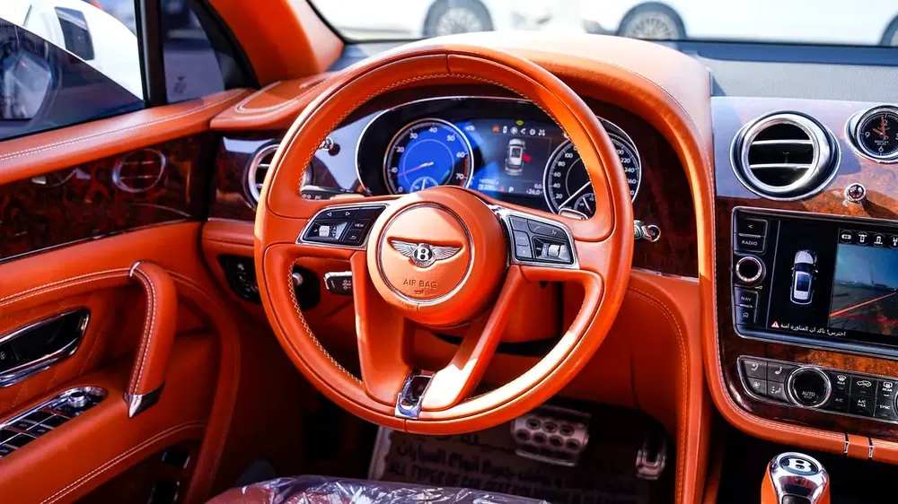 Bentley Bentayga, Gulf, original paint, original checks, in excellent condition - Image 8