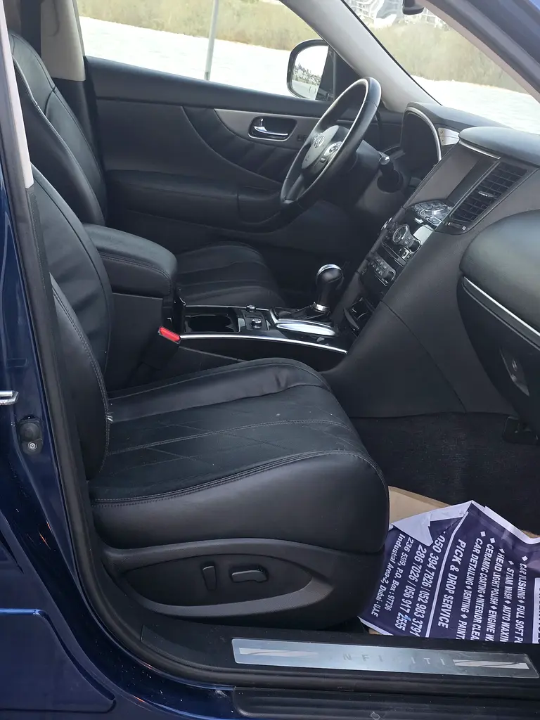 Infiniti QX70 Limited 2017 - GCC Specs - Excellent Condition - Image 12