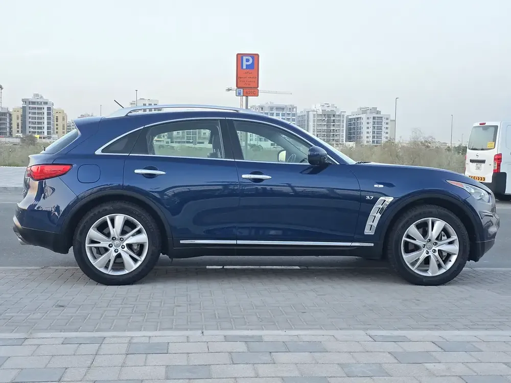 Infiniti QX70 Limited 2017 - GCC Specs - Excellent Condition - Image 9